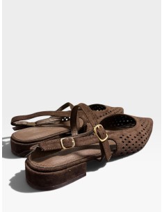 Zapato Destalonado Tira Punta Calada - Estilo y Comodidad 2