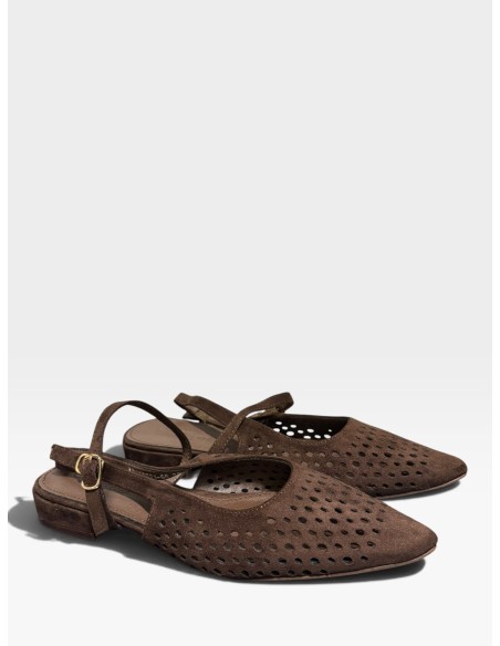 Zapato Destalonado Tira Punta Calada - Estilo y Comodidad