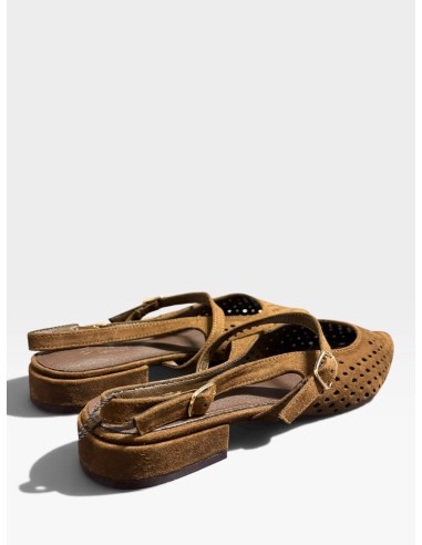 Zapato Destalonado Tira Punta Calada - Estilo y Comodidad