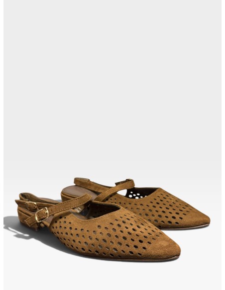 Zapato Destalonado Tira Punta Calada - Estilo y Comodidad