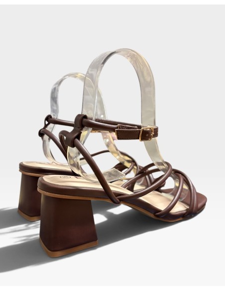 TACON TIRAS BASICO - Elegancia y Comodidad en Calzado