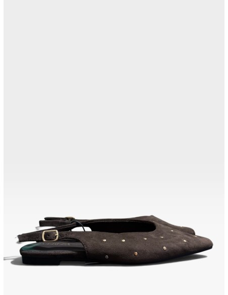 Zapato plano destalonado con tachuela