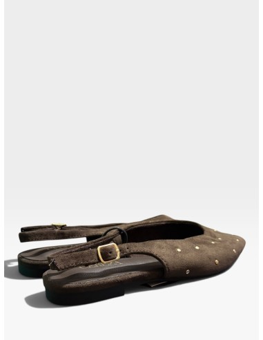 Zapato plano destalonado con tachuela