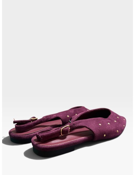 Zapato plano destalonado con tachuela