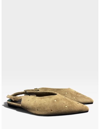 Zapato plano destalonado con tachuela