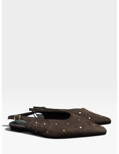 Zapato plano destalonado con tachuela