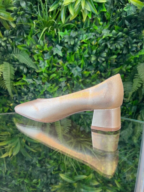 Zapato tacon redondo dorado - Imagen 3