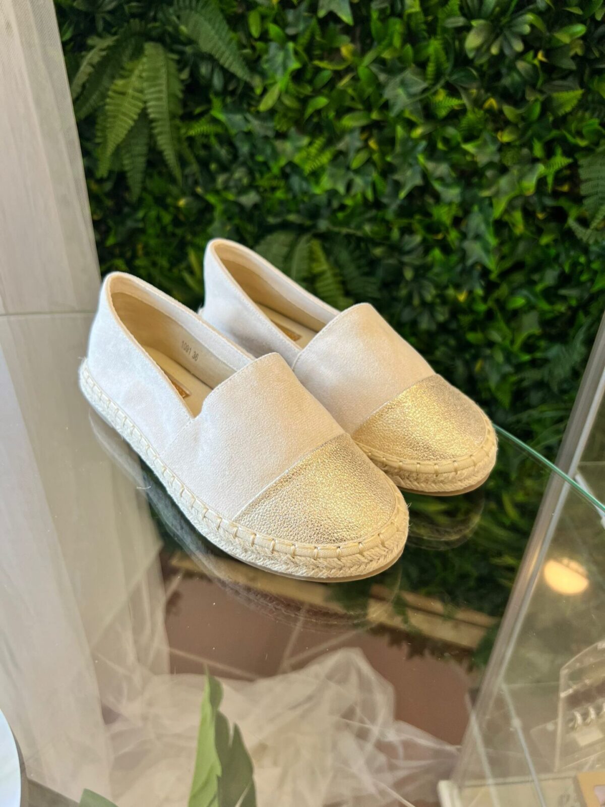 Alpargata punta oro/beige