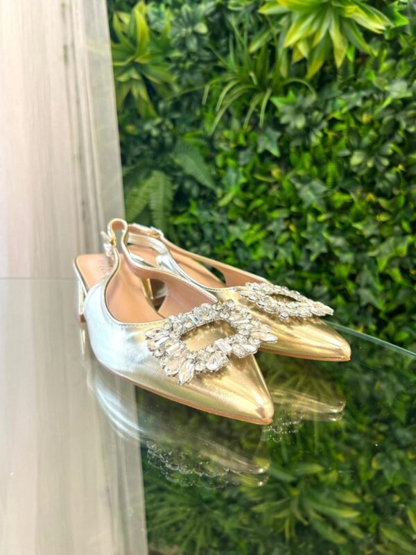 Tacon bajo broche destalonado dorado