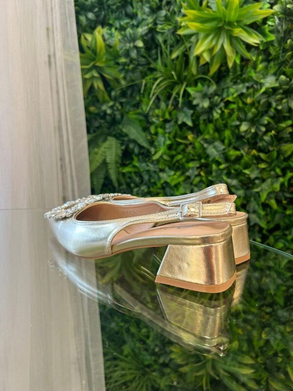 Tacon bajo broche destalonado dorado - Imagen 3