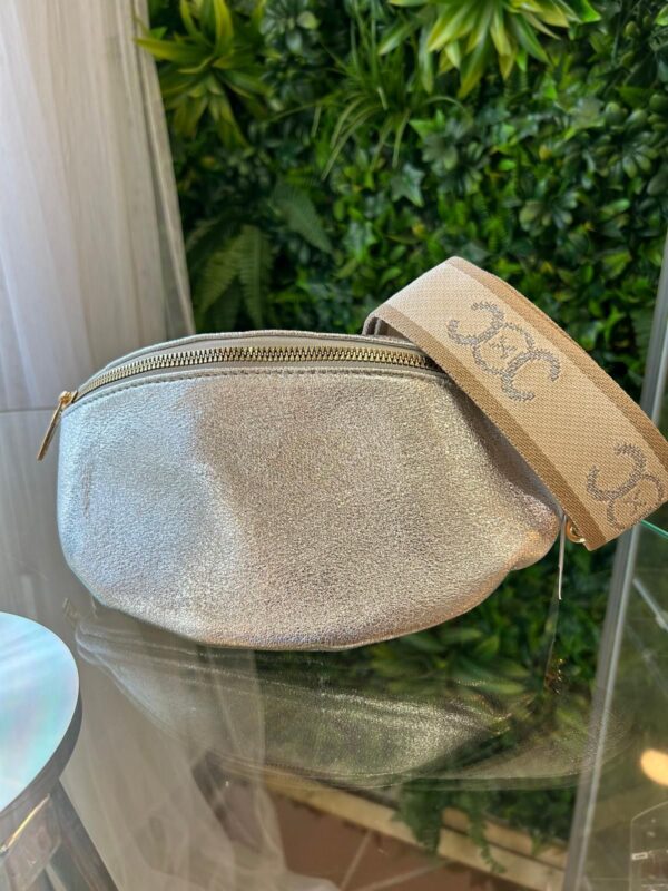 Bolso riñonera metalizada