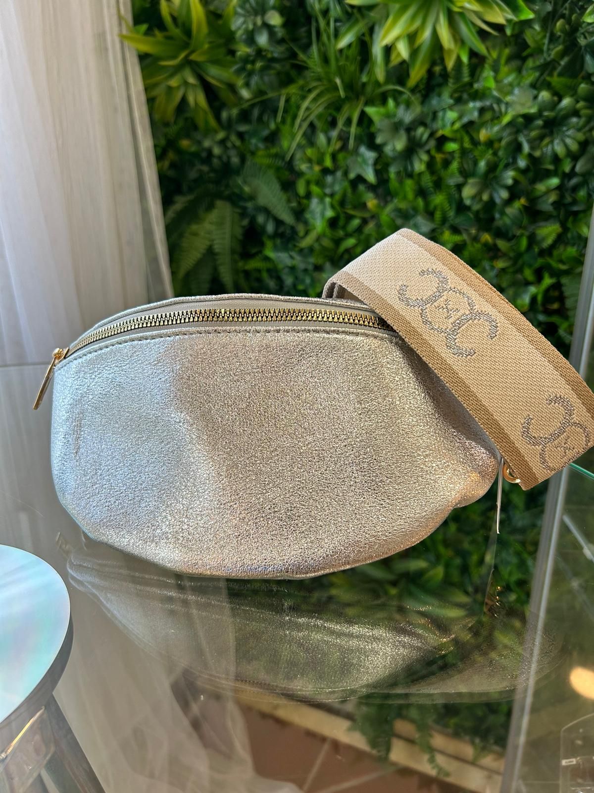 Bolso riñonera metalizada