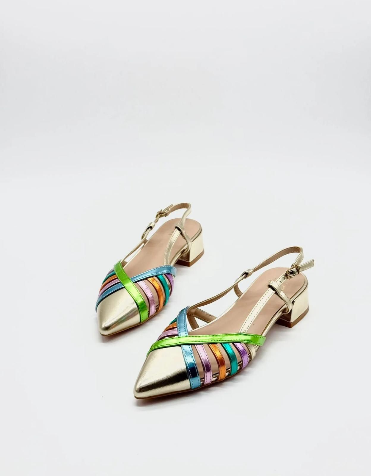 Zapato especial desta. dorado