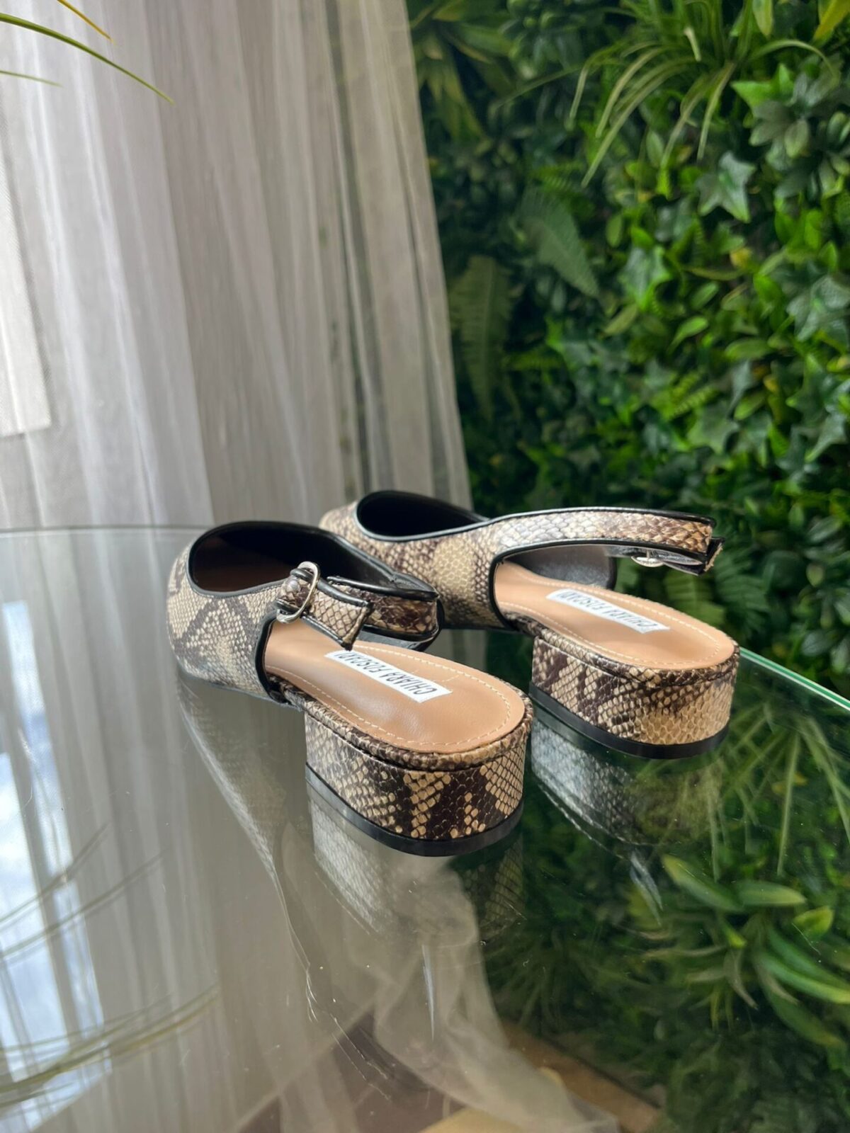 Zapato plano animal print serpiente - Imagen 3