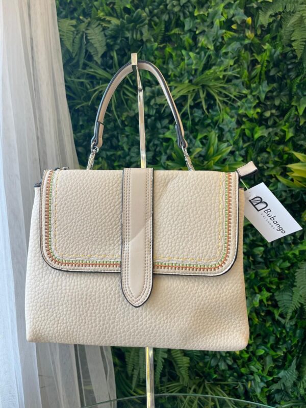 Bolso bordado compartimento