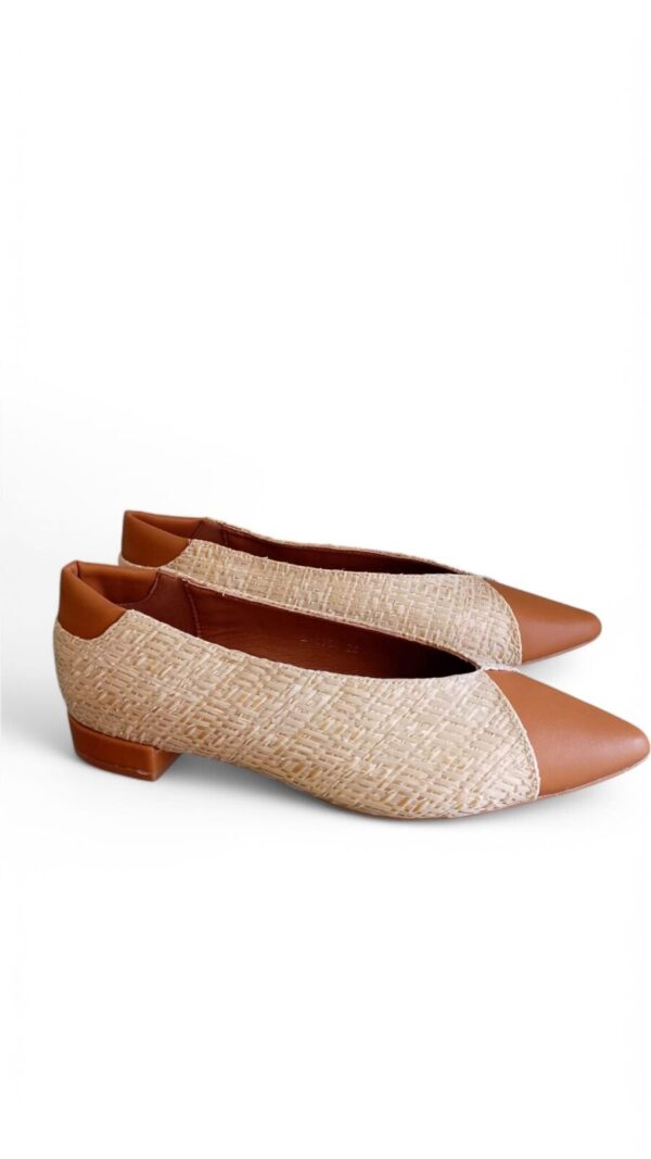 Zapato bicolor encaje camel - Imagen 4