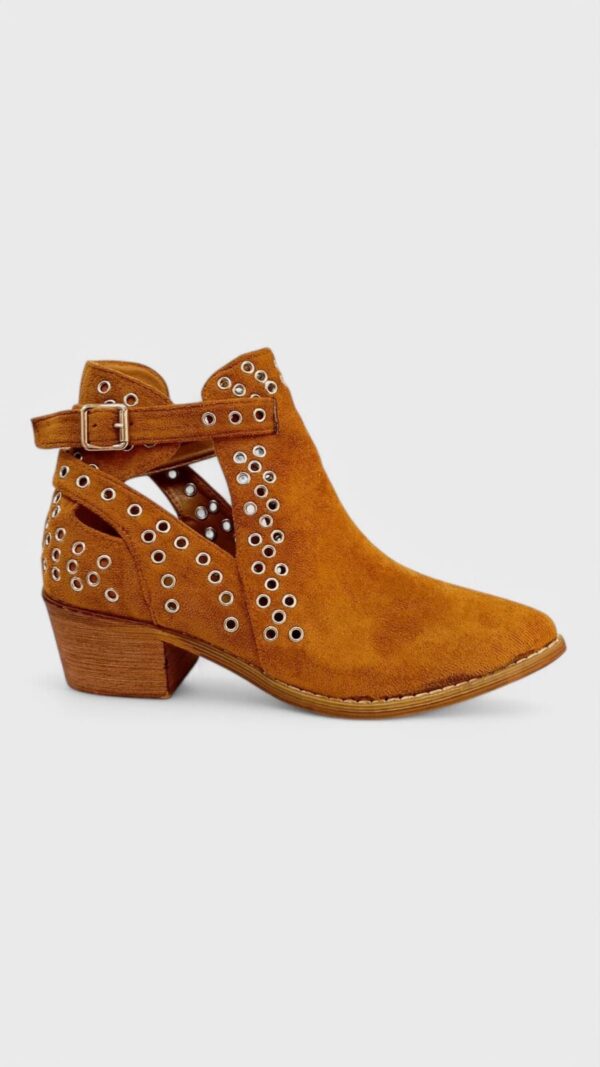 Botin semiabierto huequitos camel