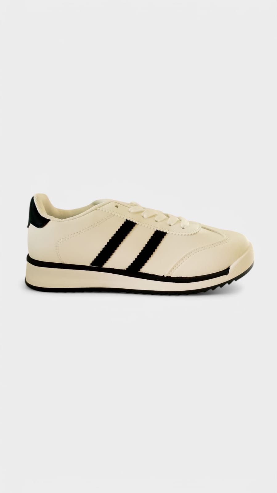 Tenis rayas negras
