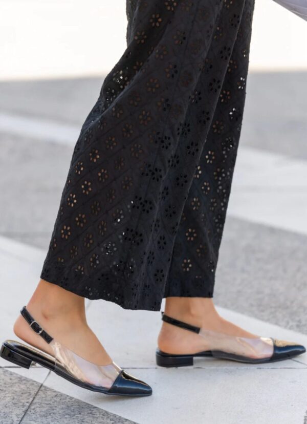 Zapato destalonado transparente pico negro