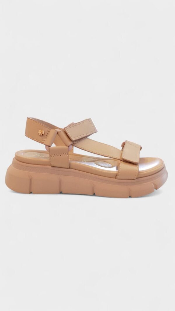 Sandalia deportiva confort beige
