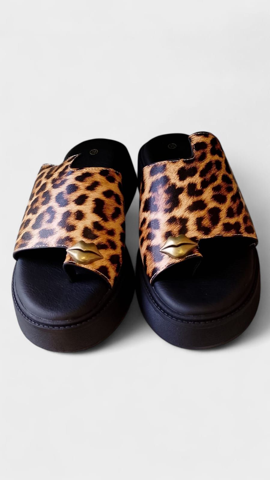 Cuña beso leopardo - Imagen 4