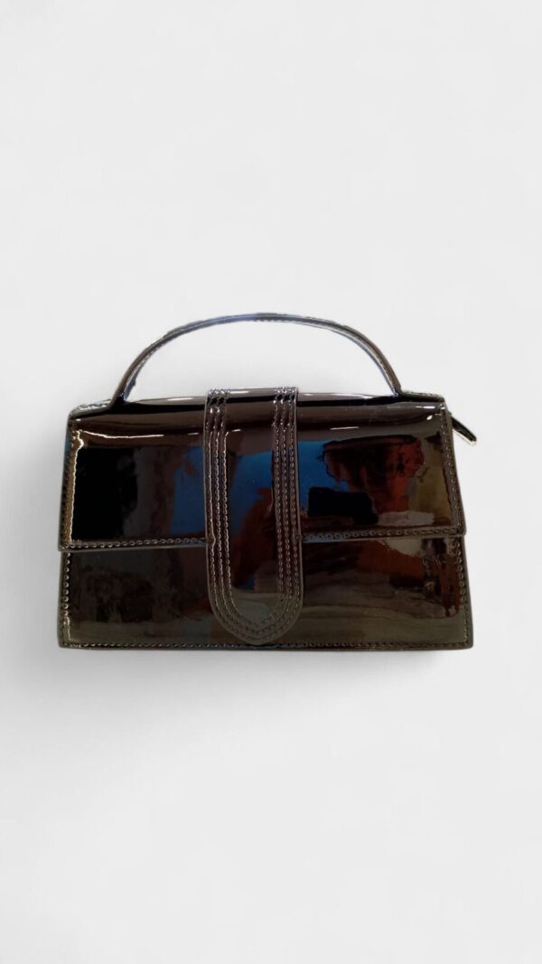 Bolso solapa charol